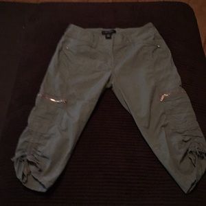 White House Black Market Capris Size 00